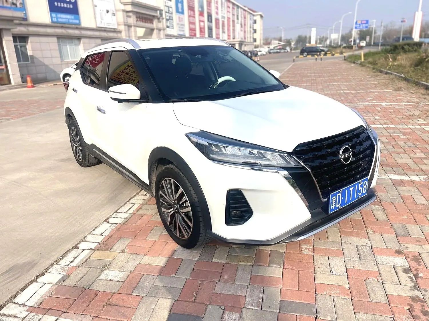 Nissan Kicks 2024 car image #5