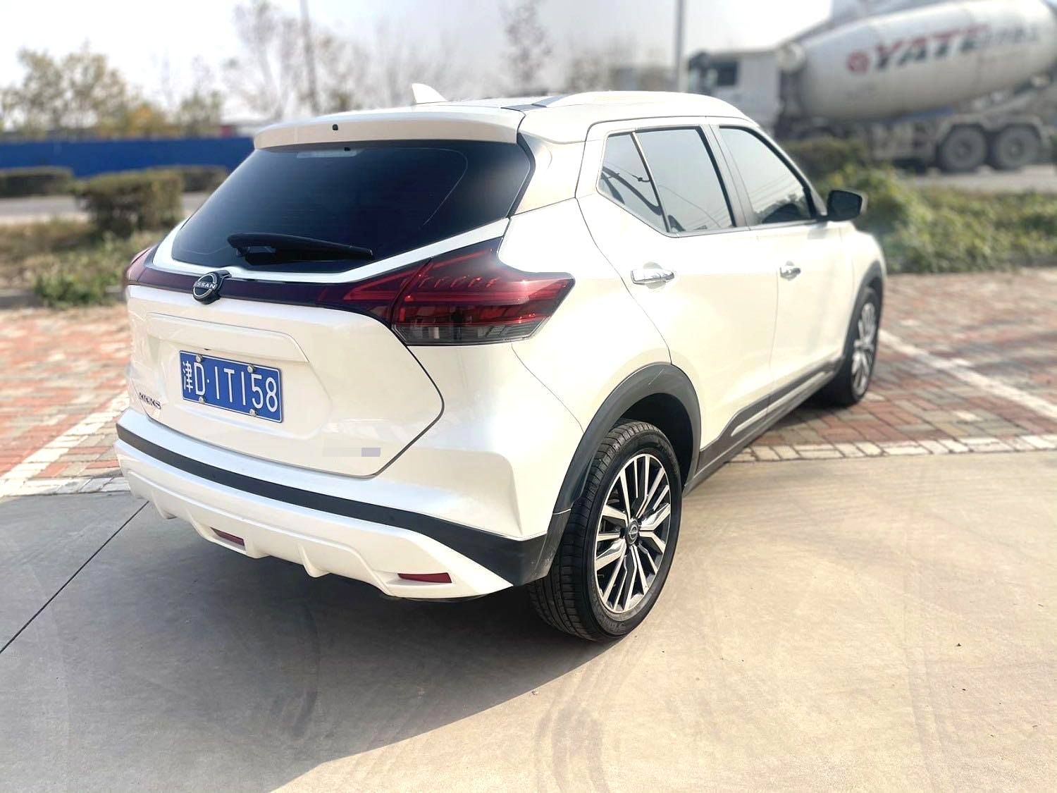 Nissan Kicks 2024 car image #2