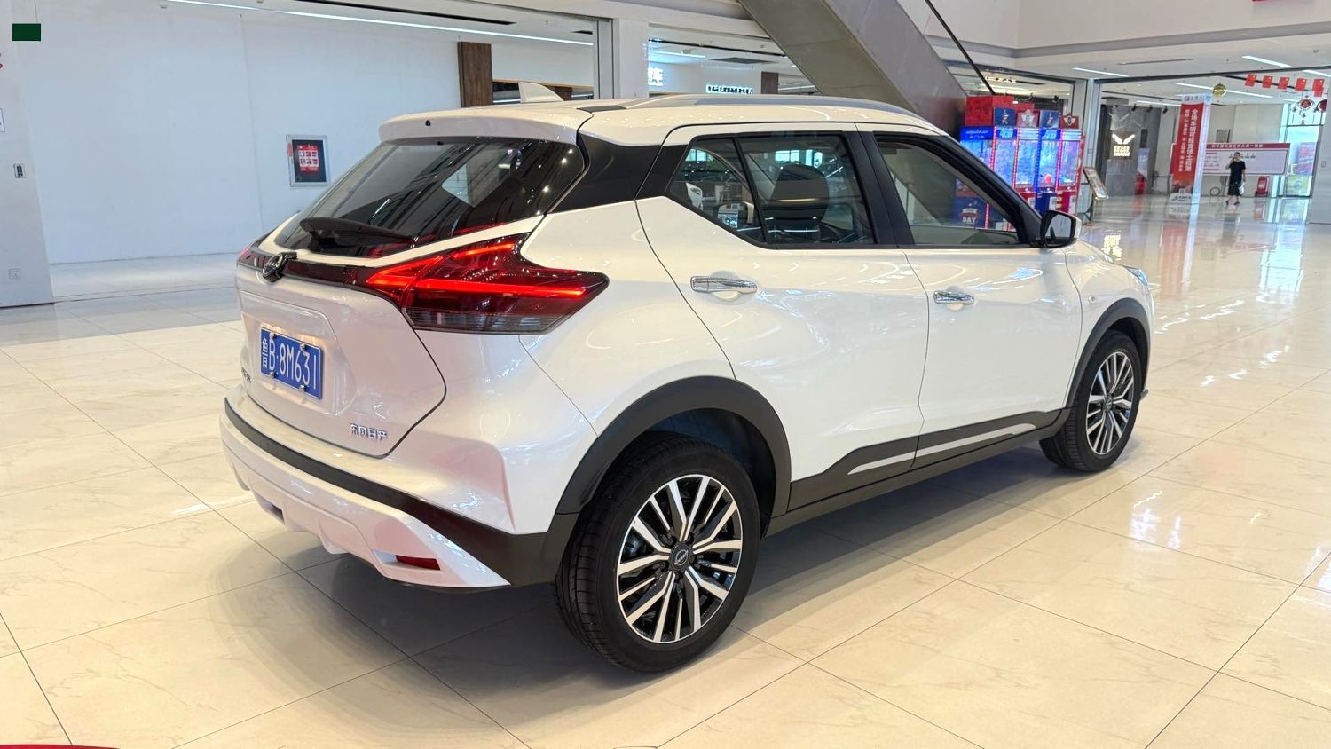Nissan Kicks 2025 car image #4