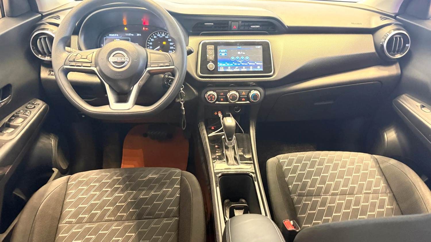 Nissan Kicks 2025 car image #3