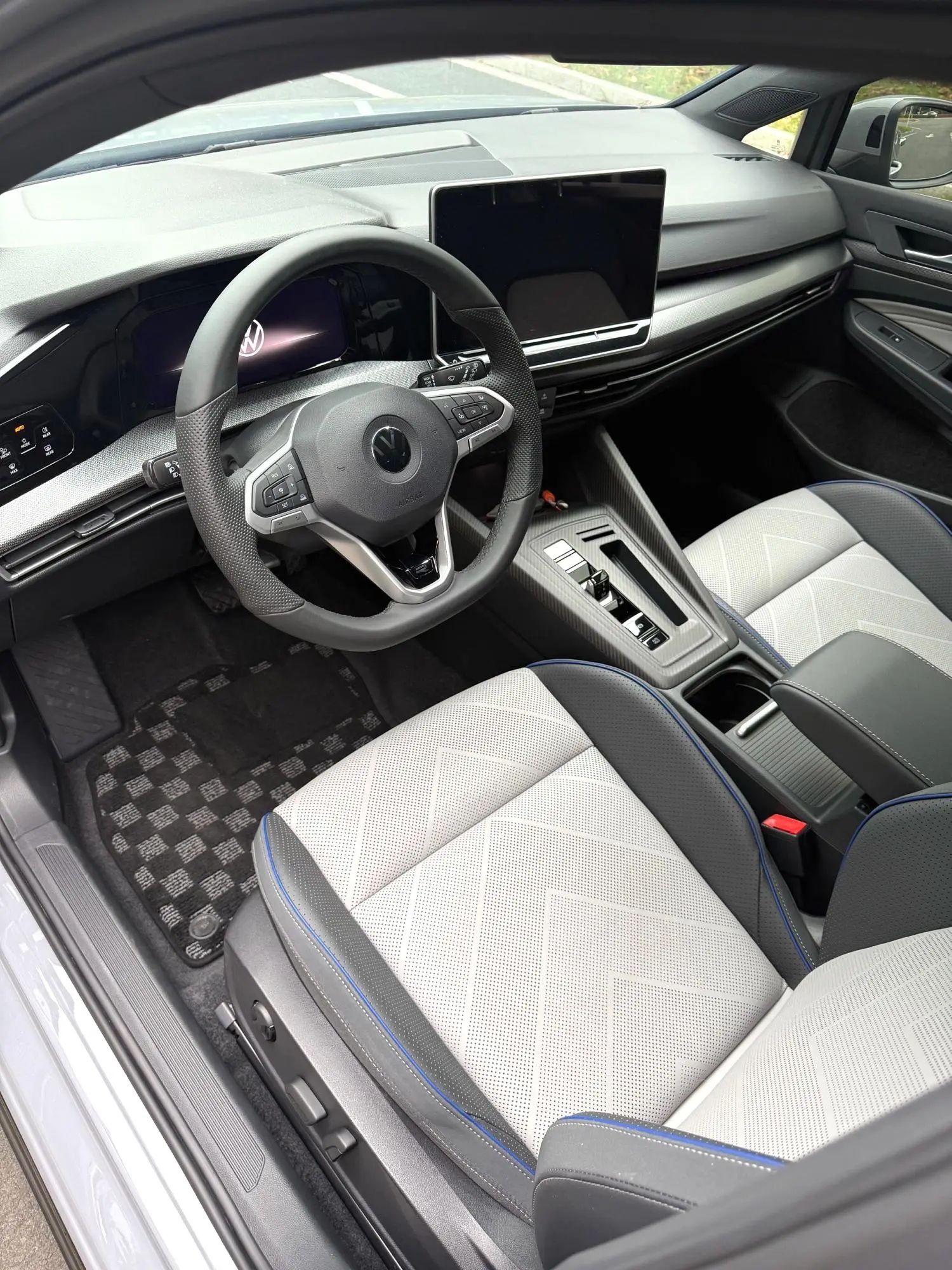 Volkswagen Golf 2026 car image #6