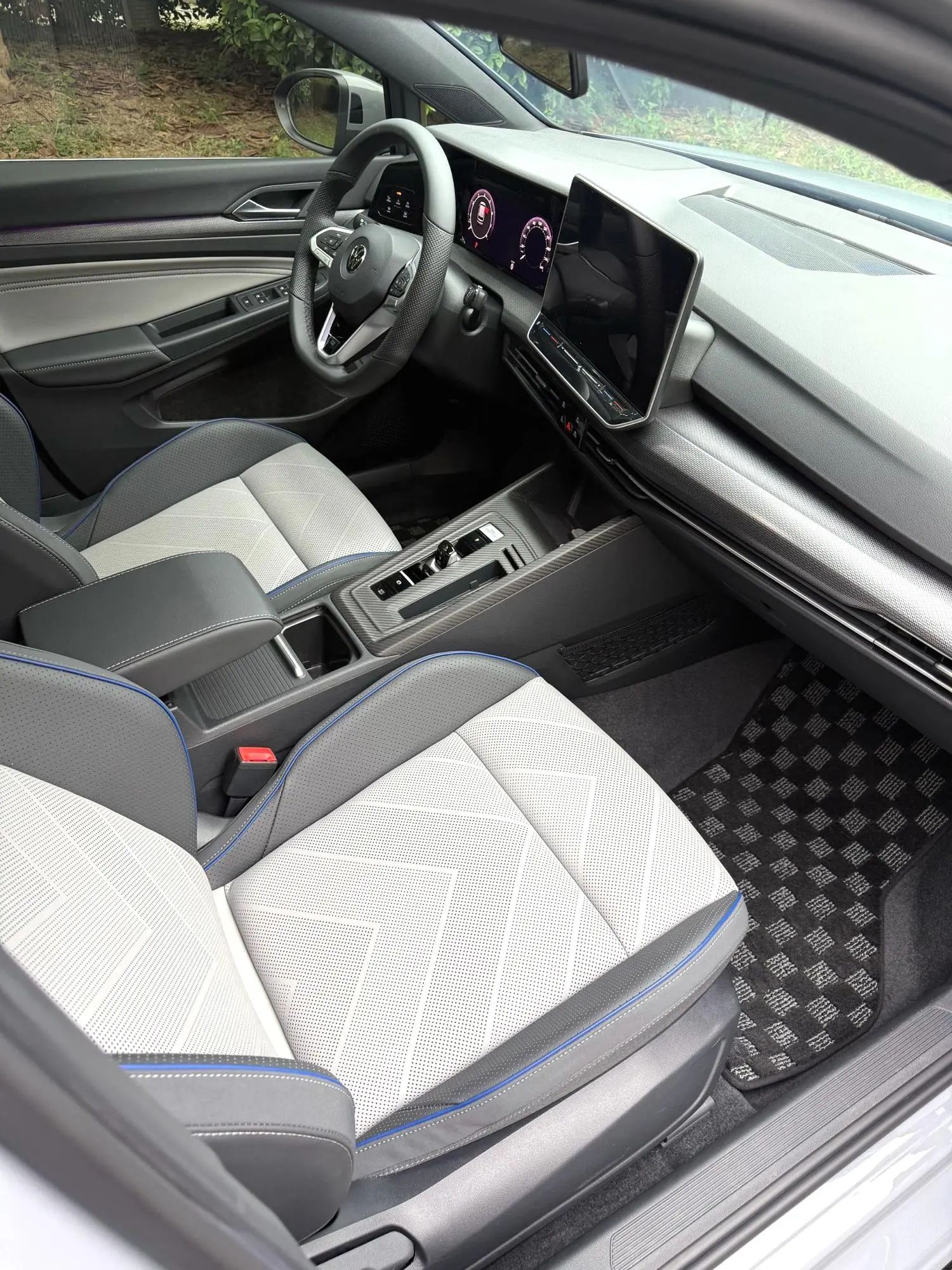 Volkswagen Golf 2026 car image #8