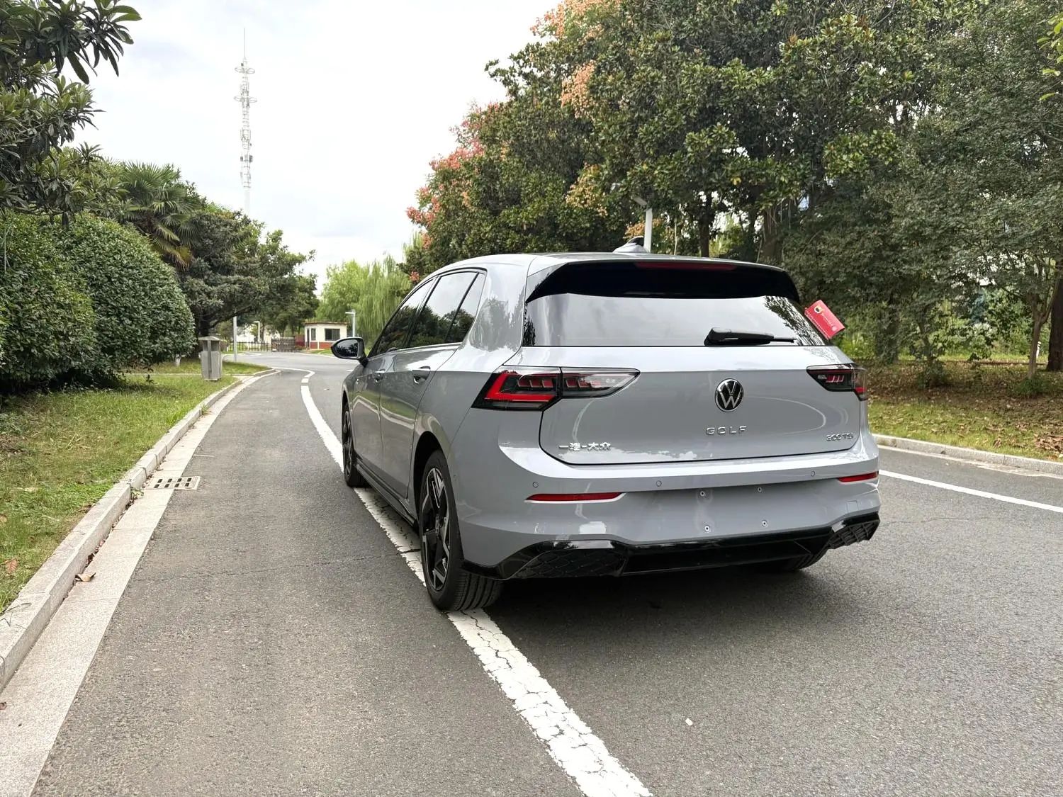 Volkswagen Golf 2026 car image #2