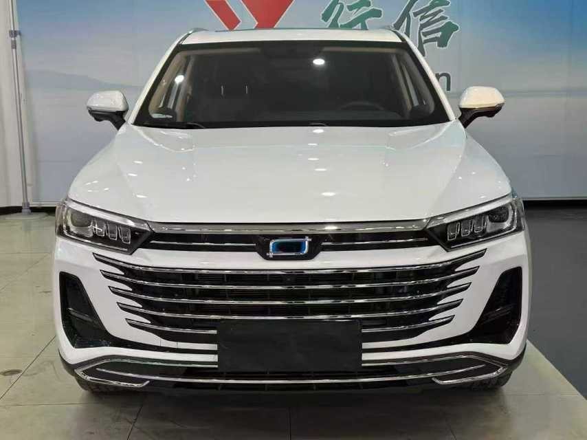 2023 car image #8