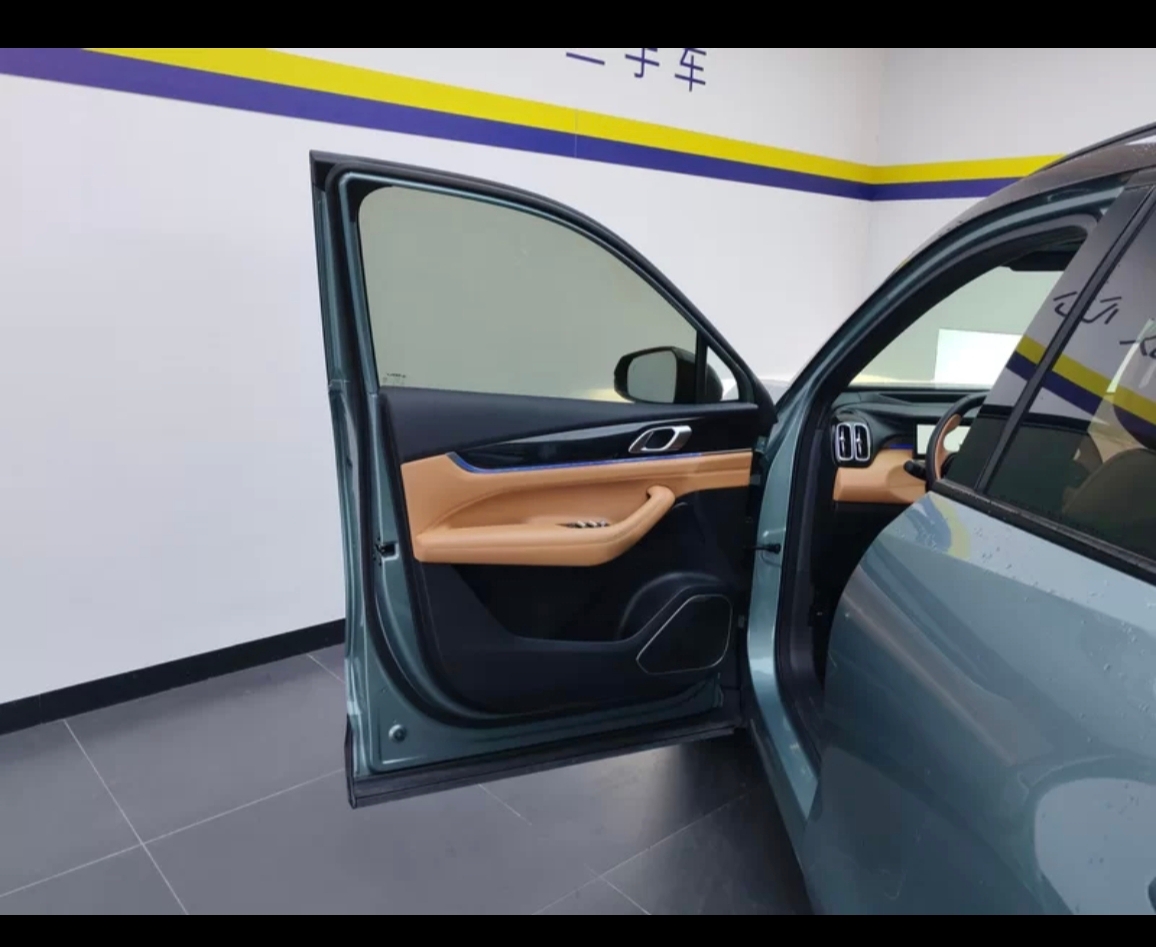GEELY Boyue L 2025 car image #2