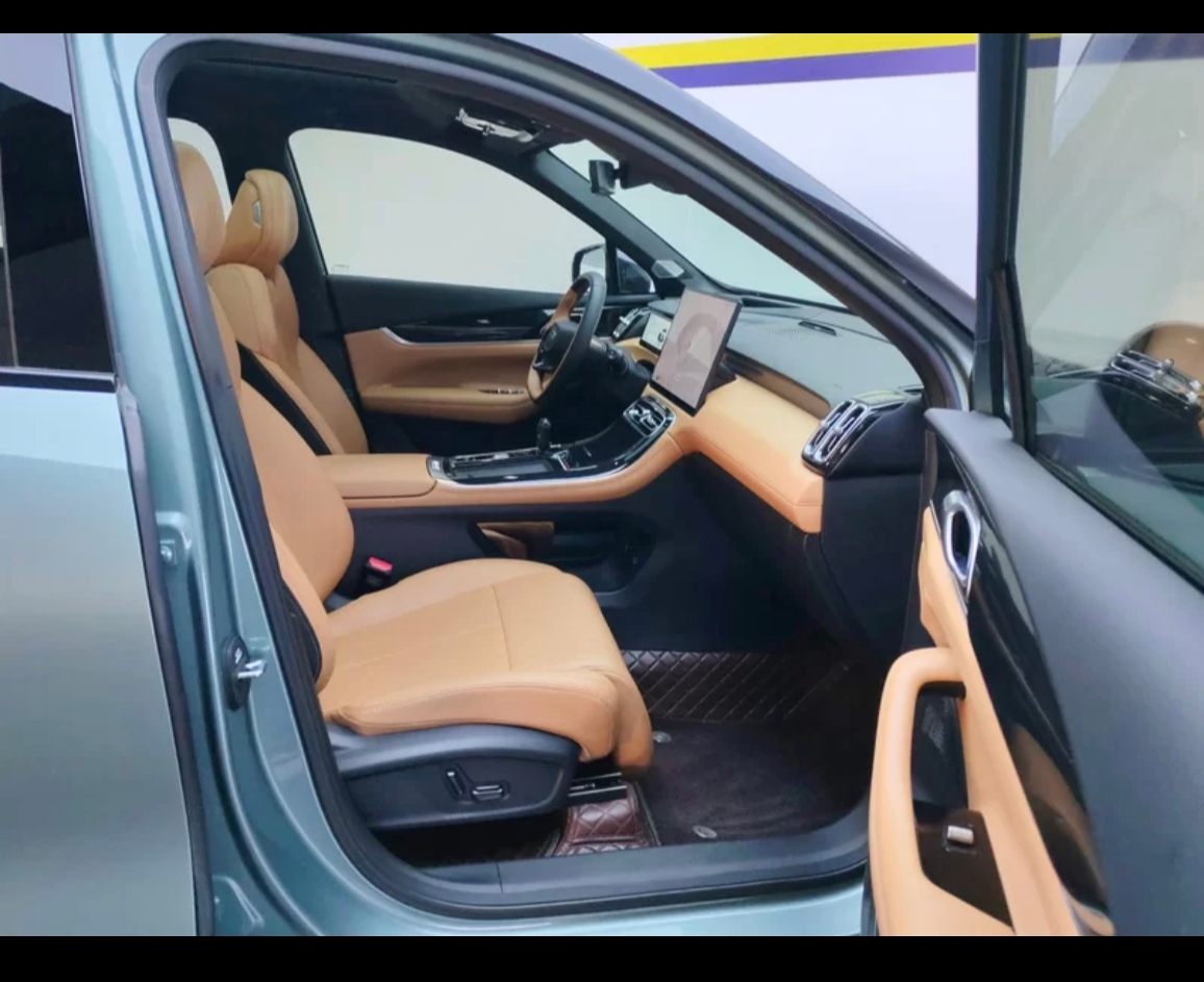 GEELY Boyue L 2025 car image #16