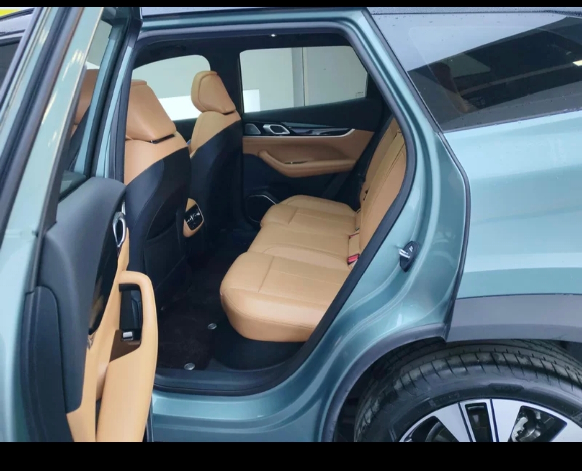 GEELY Boyue L 2025 car image #12