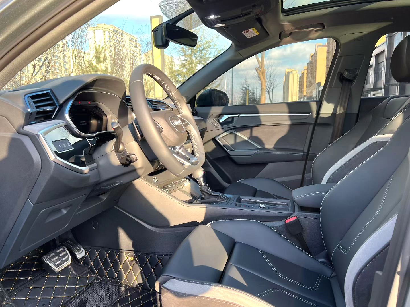 Audi Q3 2023 car image #5