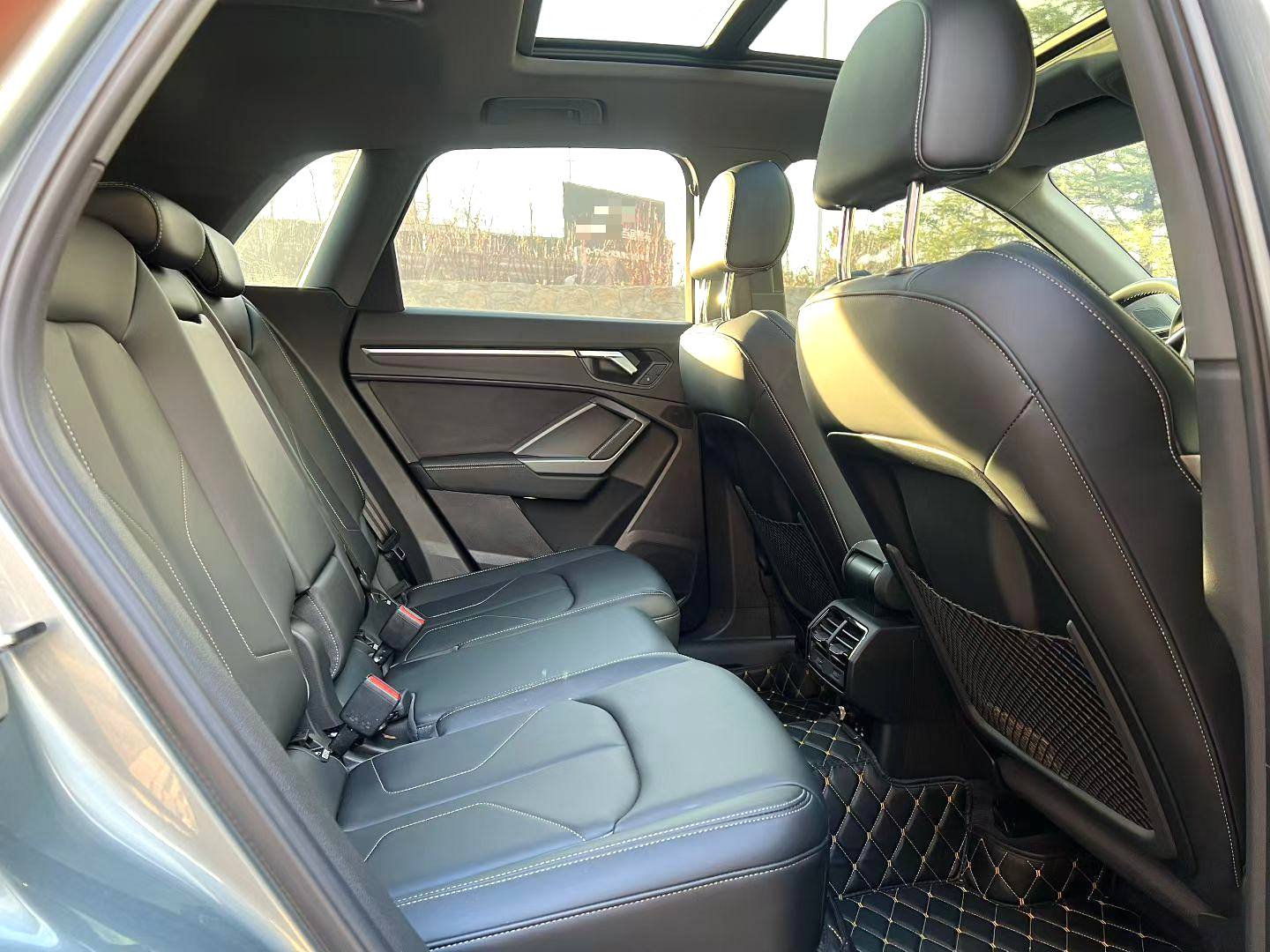 Audi Q3 2023 car image #2