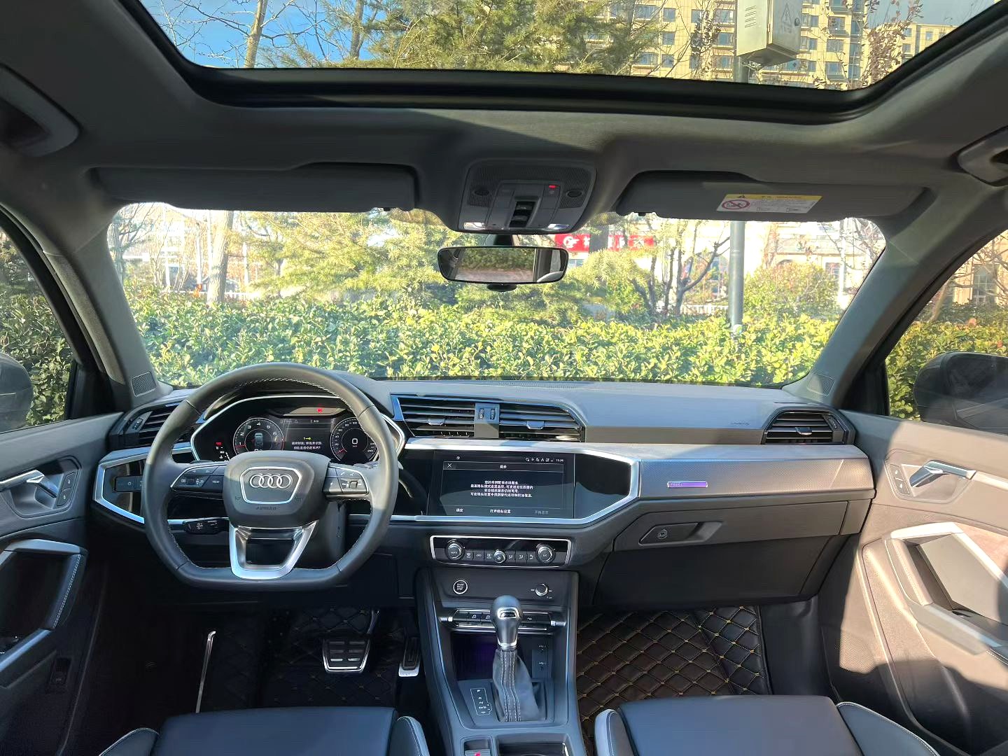 Audi Q3 2023 car image #7
