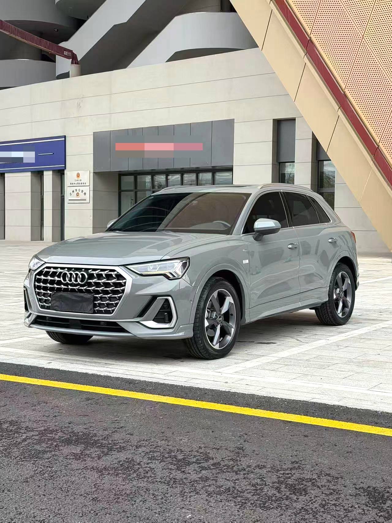 Audi Q3 2024 car image #2