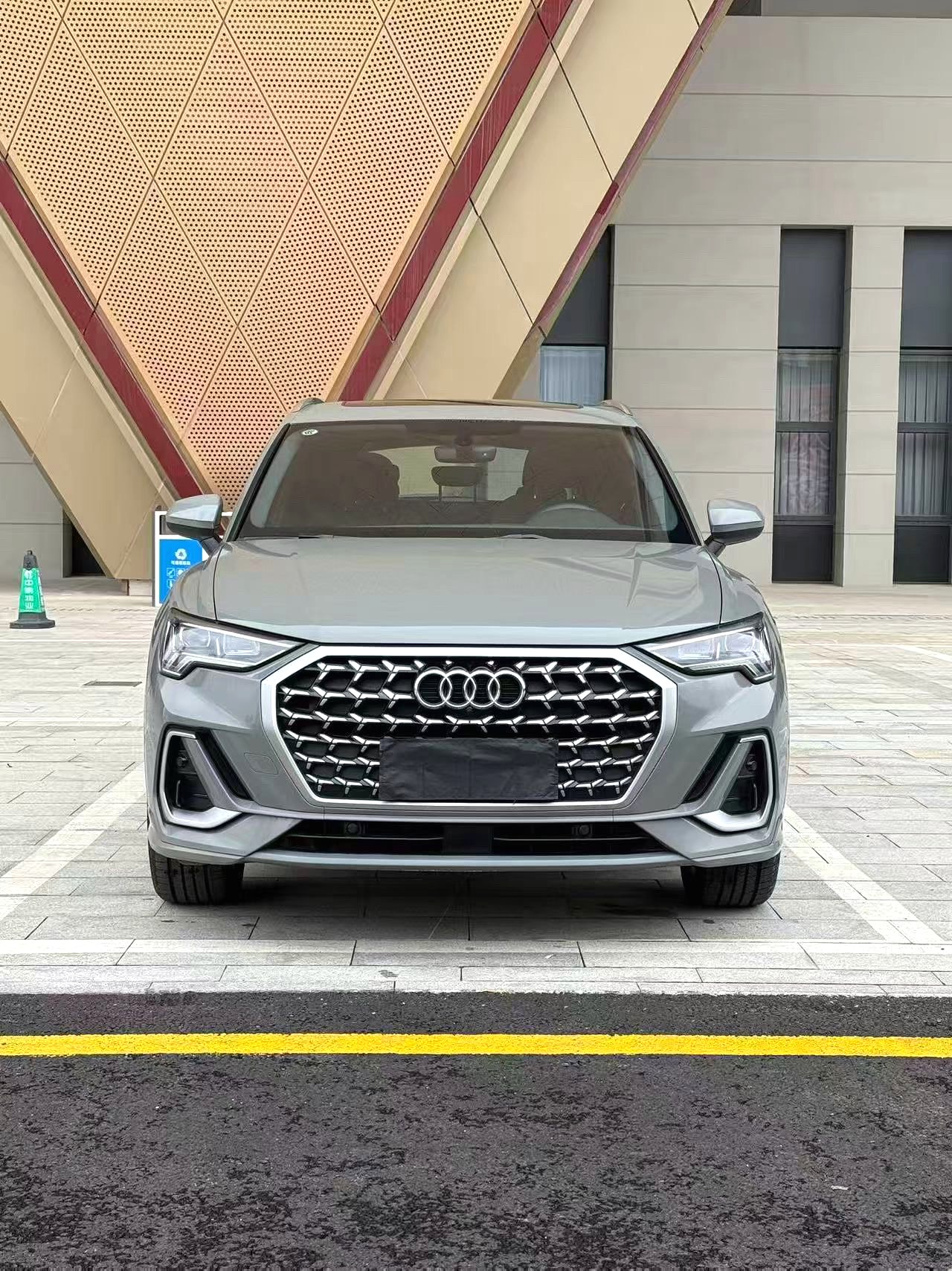 Audi Q3 2024 car image #7