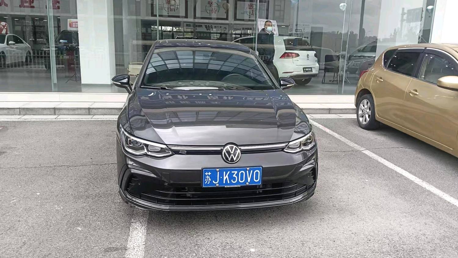 Volkswagen Golf 2023 car image #9