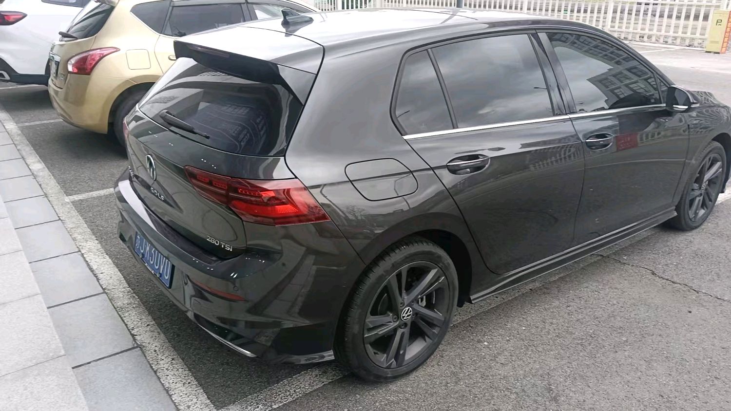 Volkswagen Golf 2023 car image #8