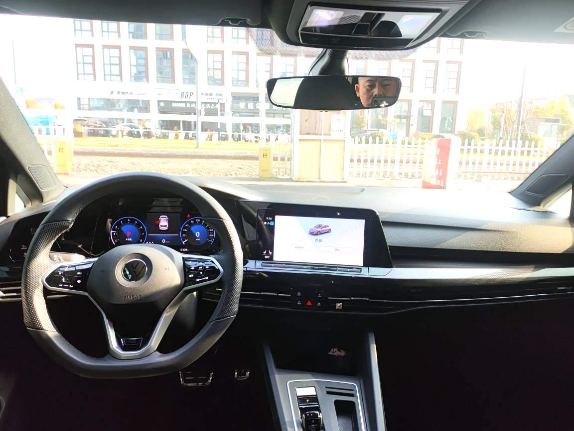 Volkswagen Golf 2023 car image #5