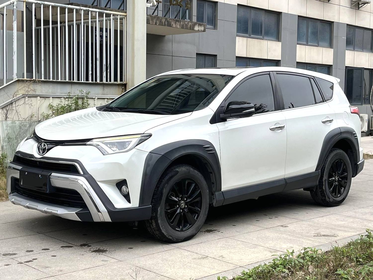 Toyota RAV4 2019 car image 