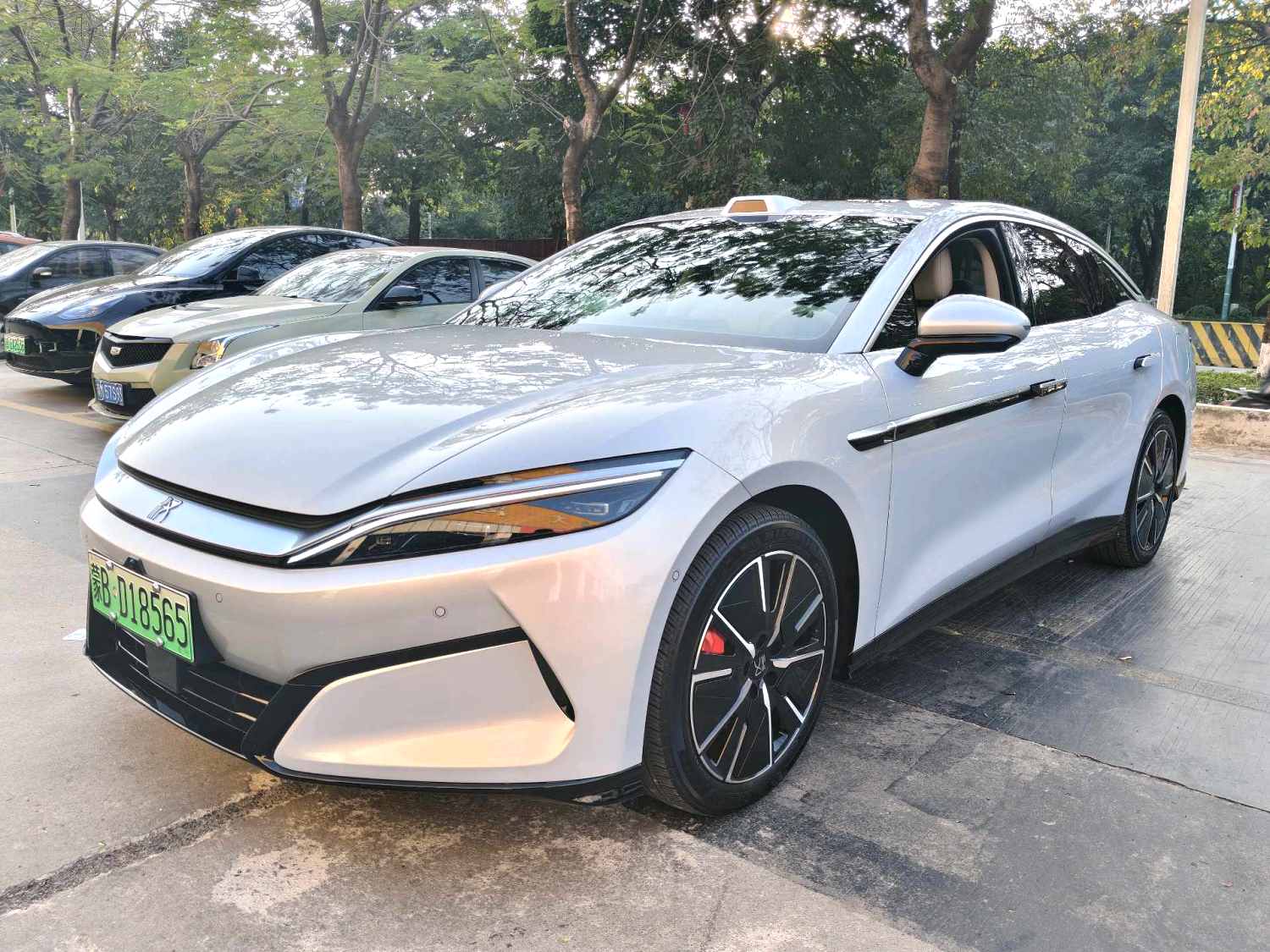 BYD HanL 2025 car image 