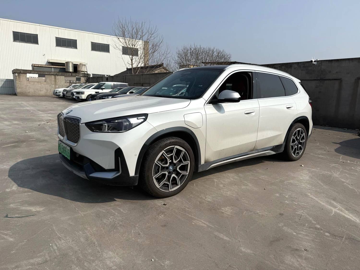 BMW iX1 2024 car image 