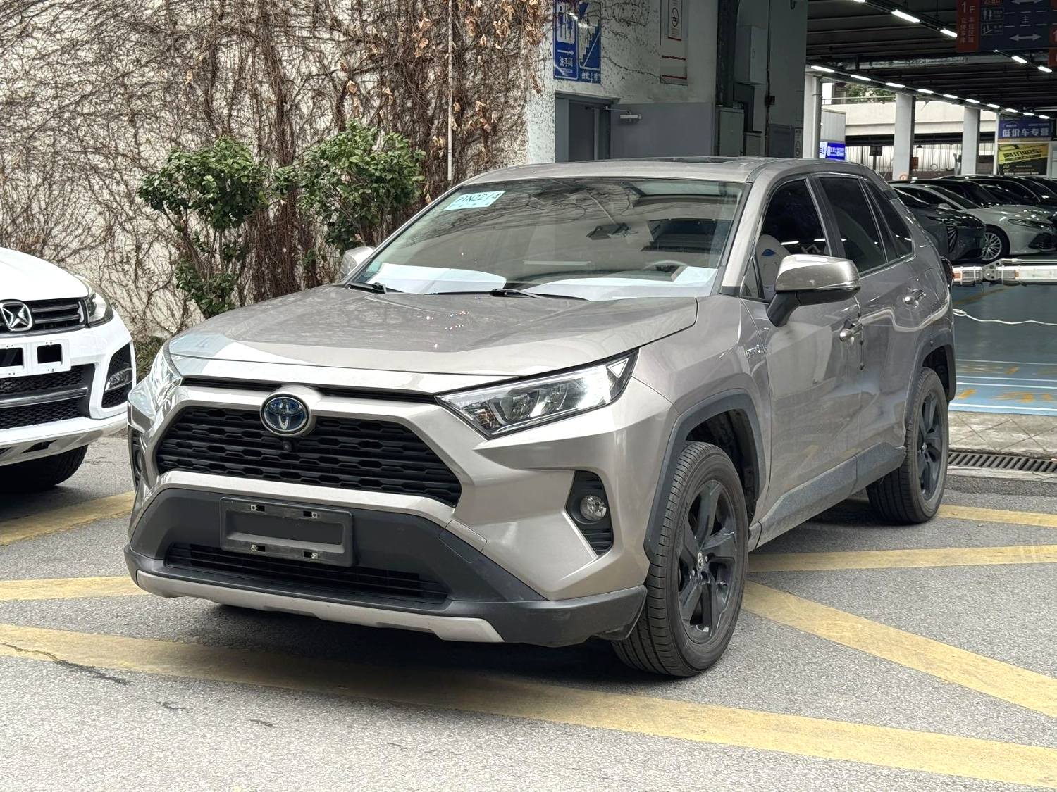 Toyota RAV4 2021 car image 