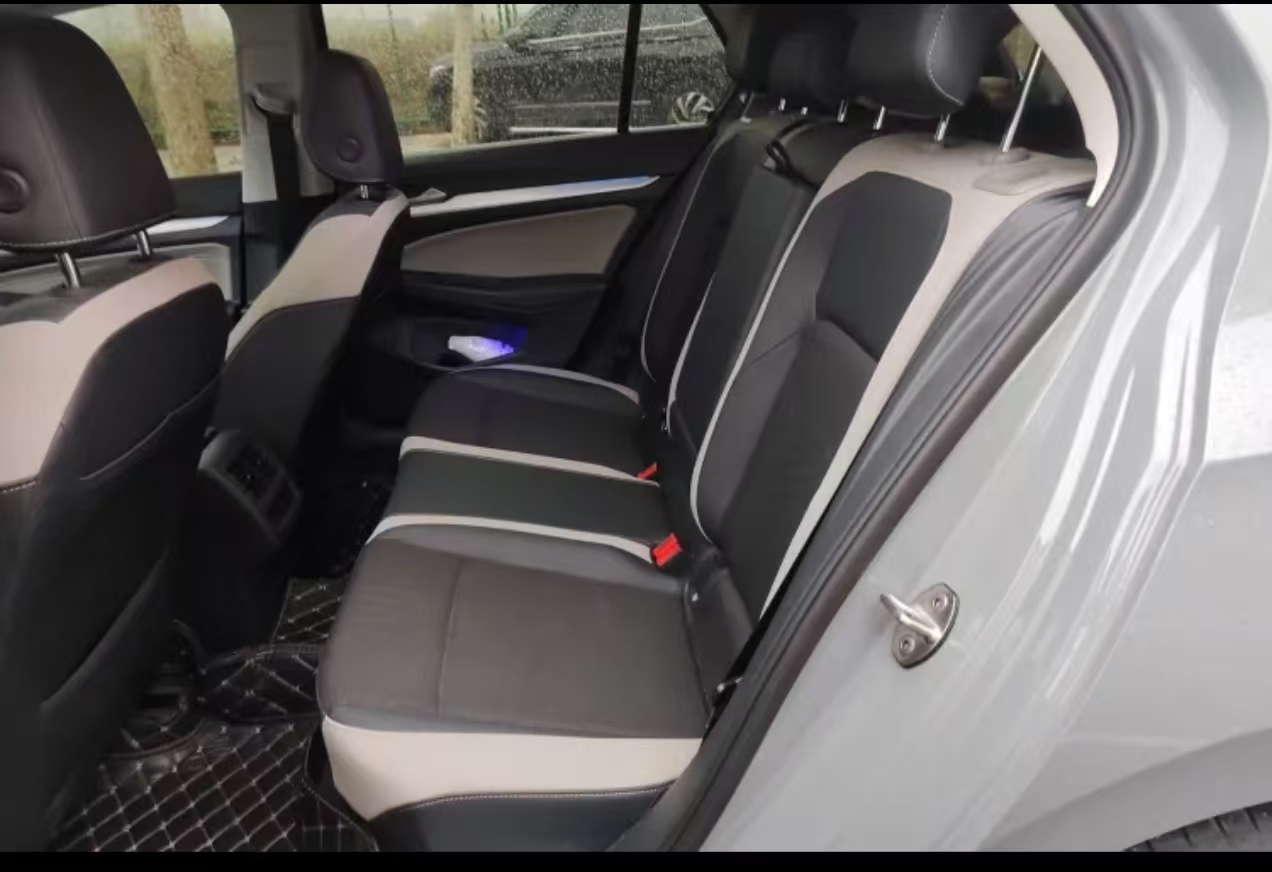 Volkswagen Golf 2023 car image #8