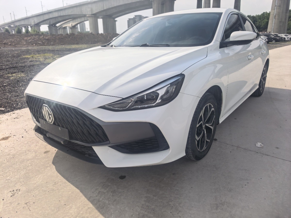 MG 5 2023 immagine di auto 
