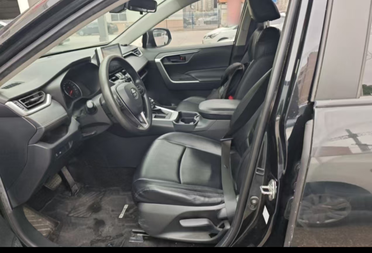 Toyota RAV4 2020 car image #2