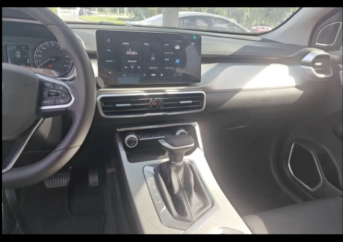 GEELY Coolray 2024 car image #16