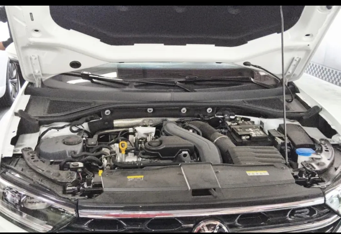 Volkswagen T-Roc 2025 car image #15