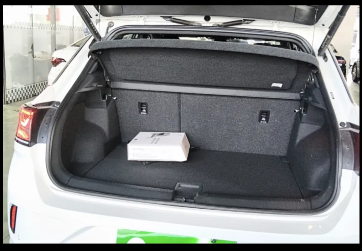 Volkswagen T-Roc 2025 car image #13