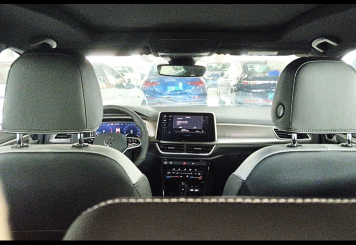 Volkswagen T-Roc 2025 car image #14