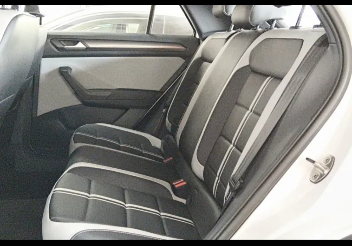 Volkswagen T-Roc 2025 car image #12