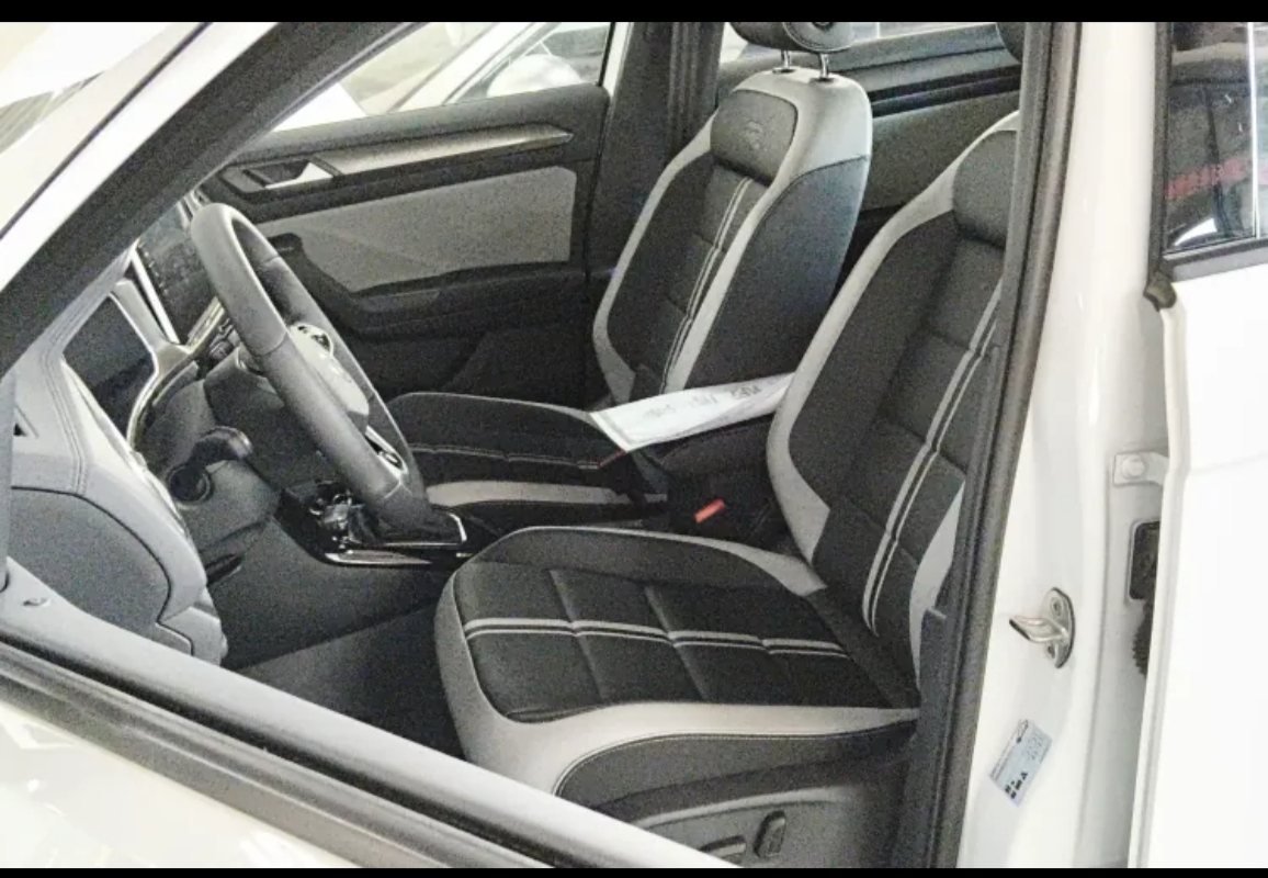 Volkswagen T-Roc 2025 car image #8