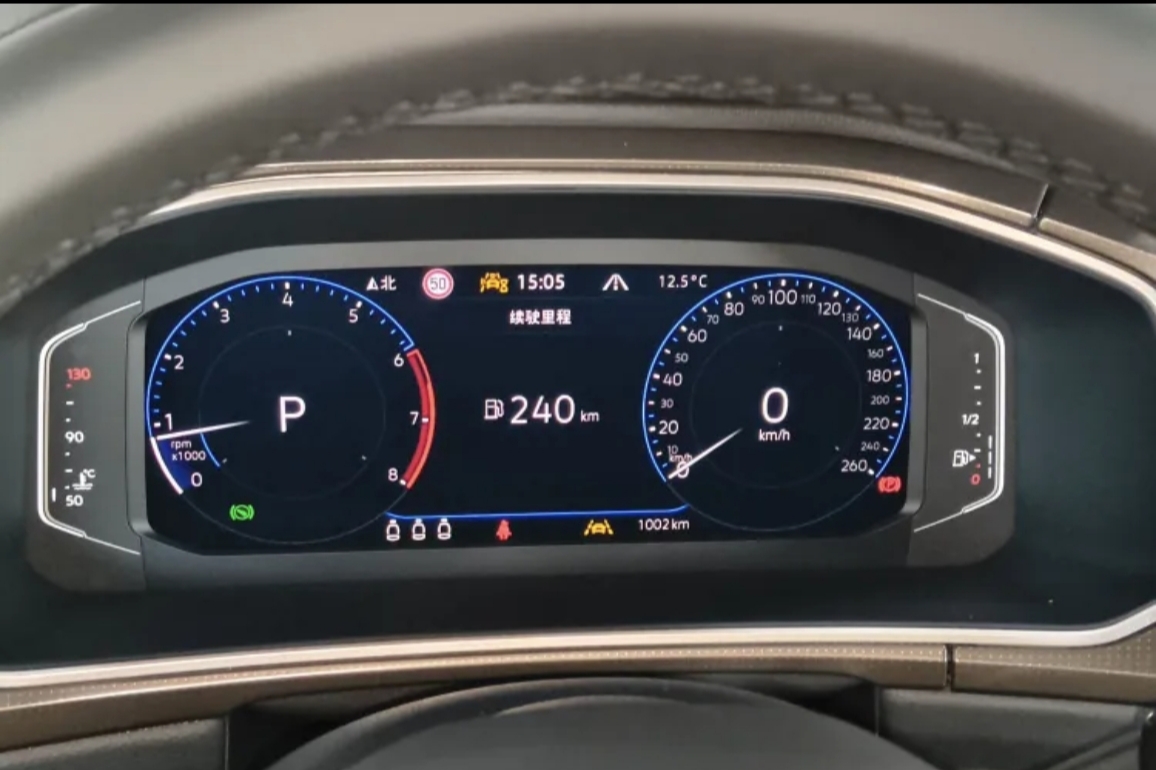 Volkswagen T-Roc 2025 car image #2