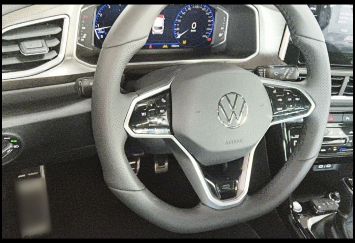 Volkswagen T-Roc 2025 car image #7