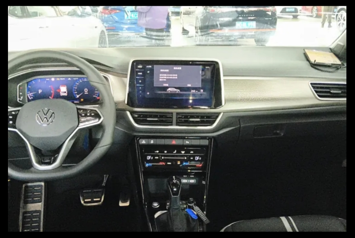 Volkswagen T-Roc 2025 car image #5