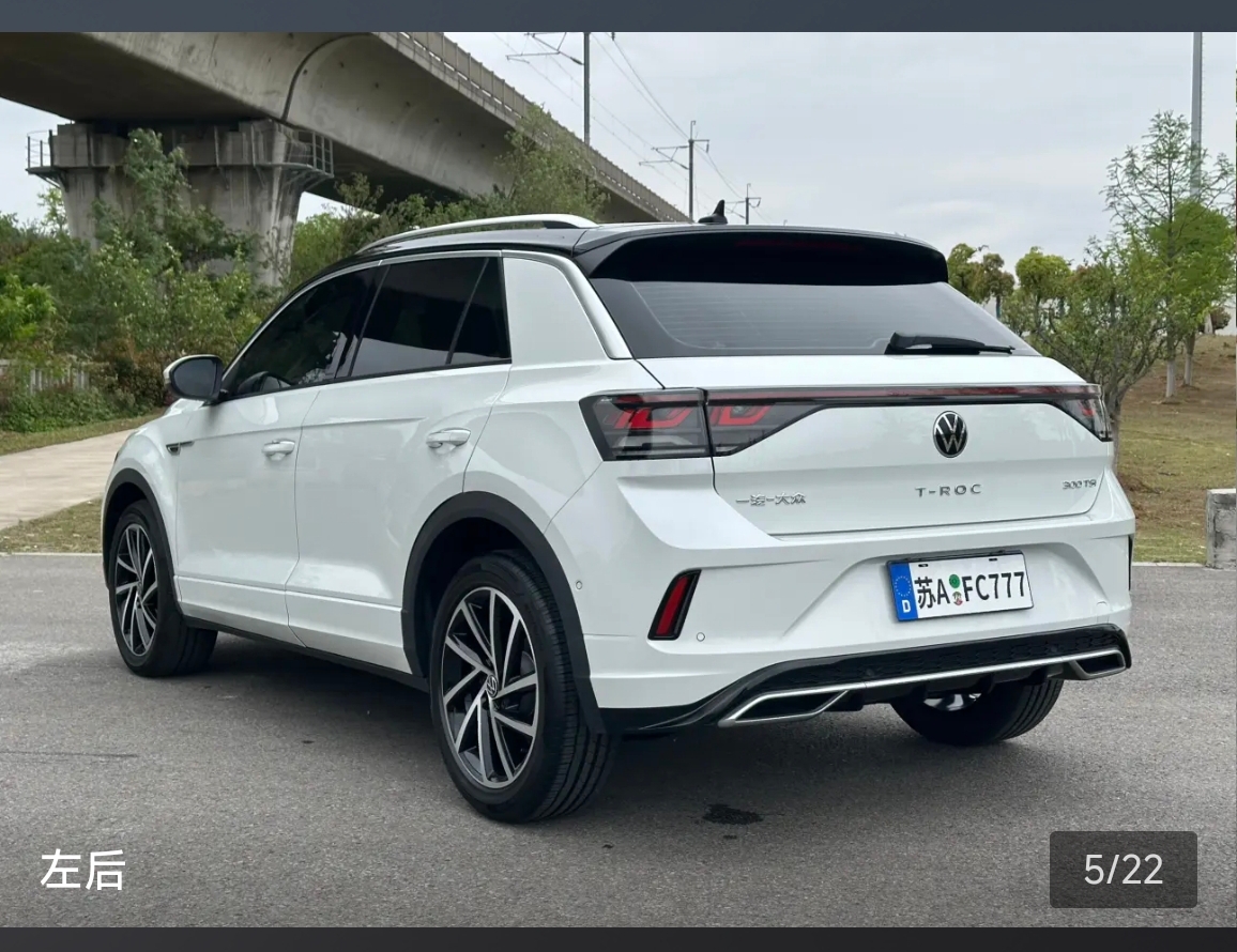 Volkswagen T-Roc 2023 car image #6