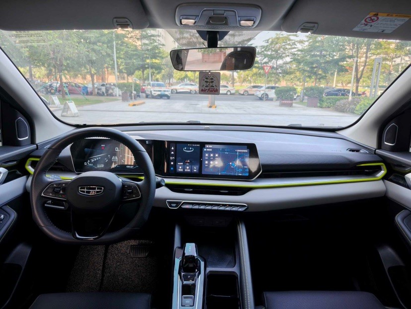GEELY Coolray 2023 car image #3