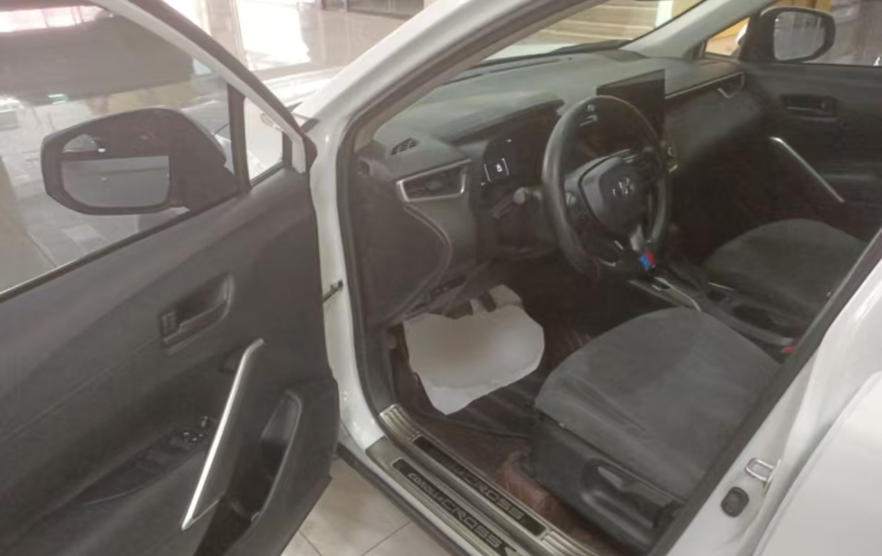 Toyota Corolla Cross 2024 immagine di auto #6