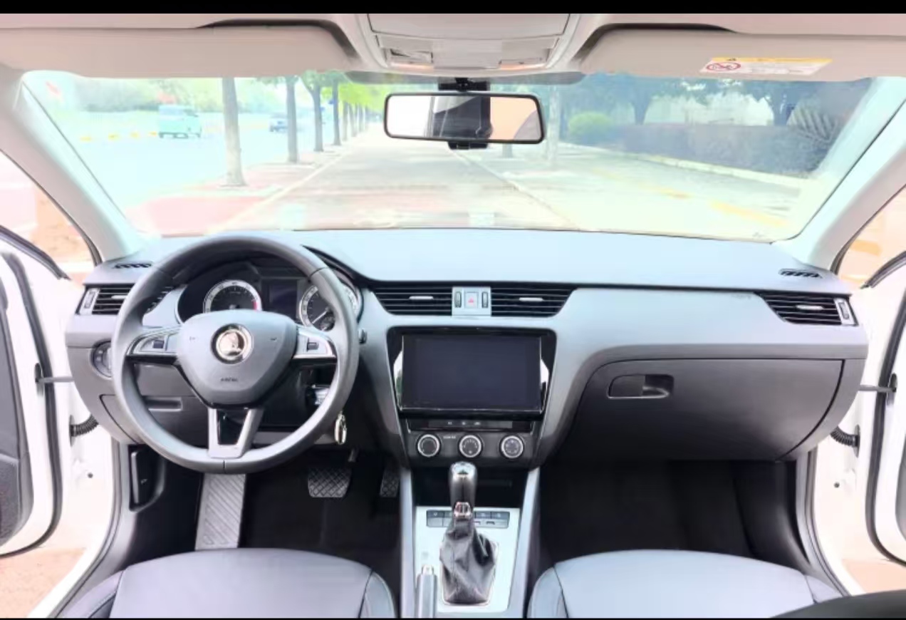 Skoda Octavia 2023 immagine di auto #5