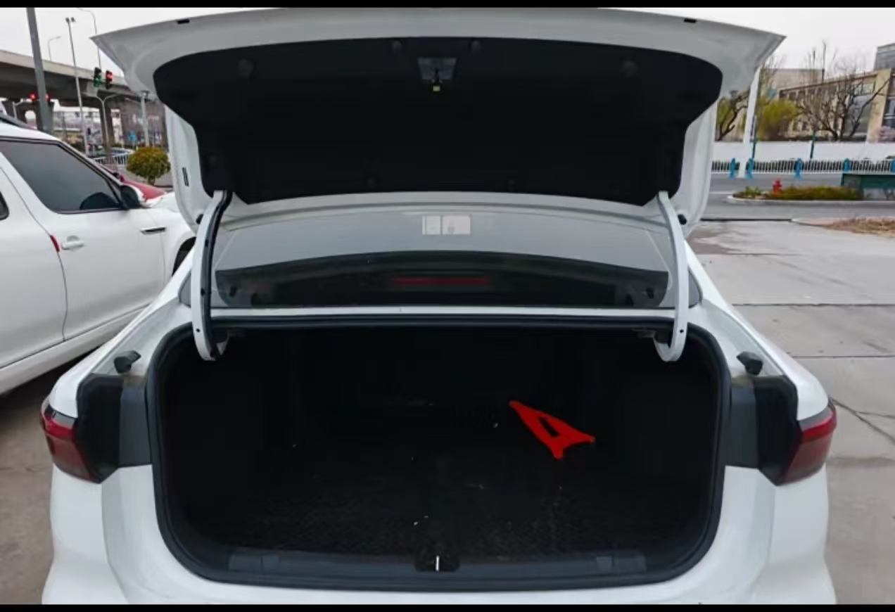 GEELY Emgrand 2023 car image #3