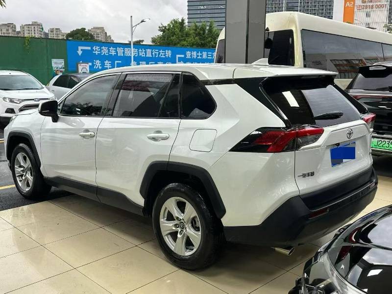 Toyota RAV4 2025 car image #7