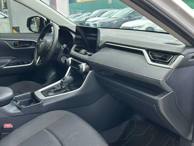 Toyota RAV4 2025 car image #5