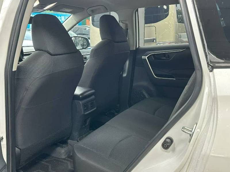 Toyota RAV4 2025 car image #4