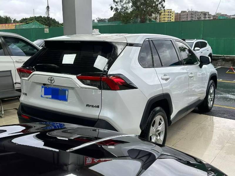 Toyota RAV4 2025 car image #6