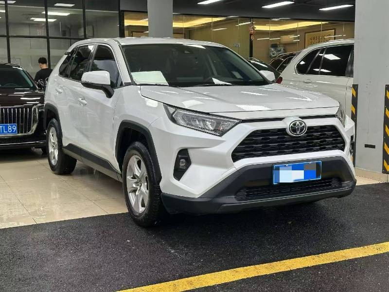 Toyota RAV4 2025 car image #8