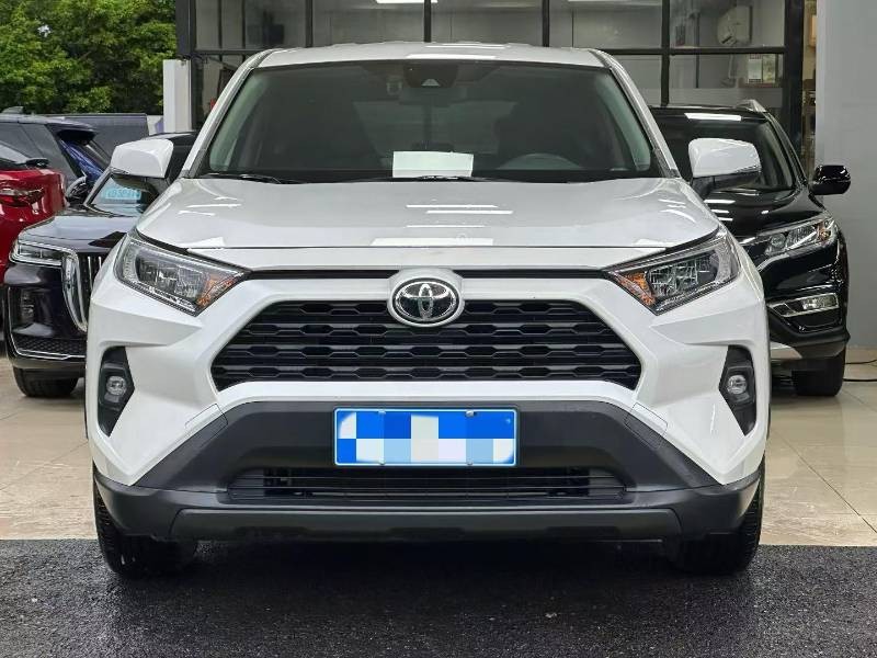 Toyota RAV4 2025 car image #3