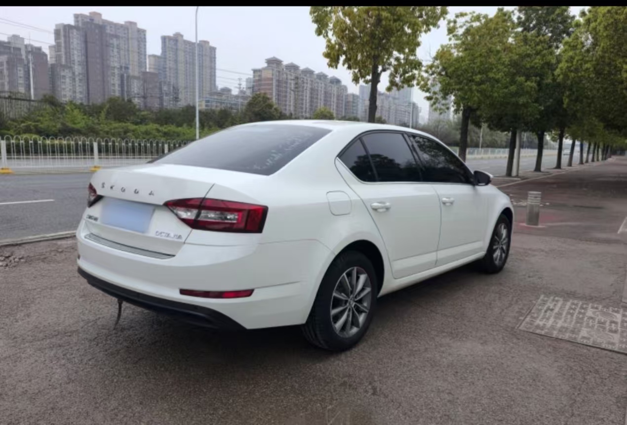 Skoda Octavia 2023 immagine di auto #9
