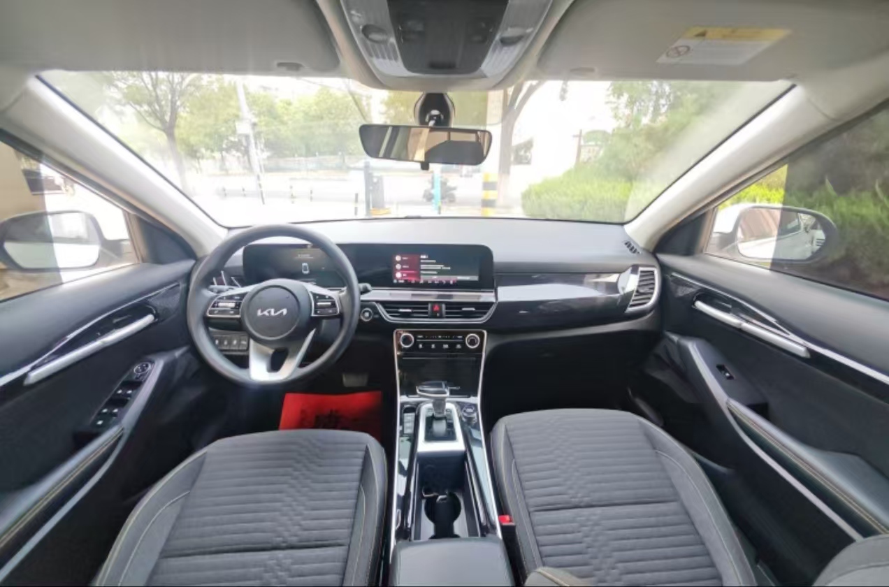 Kia Seltos 2024 car image #8