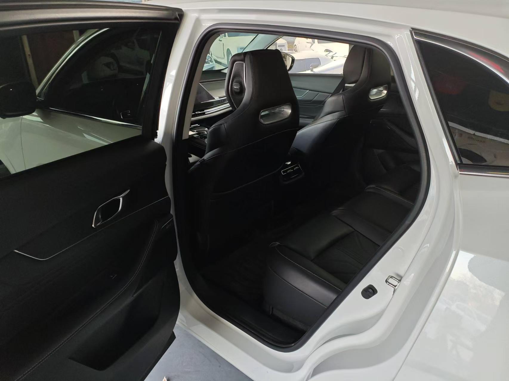 Changan UNI-K 2023 #2 Changan UNI-K 2023 car image #2
