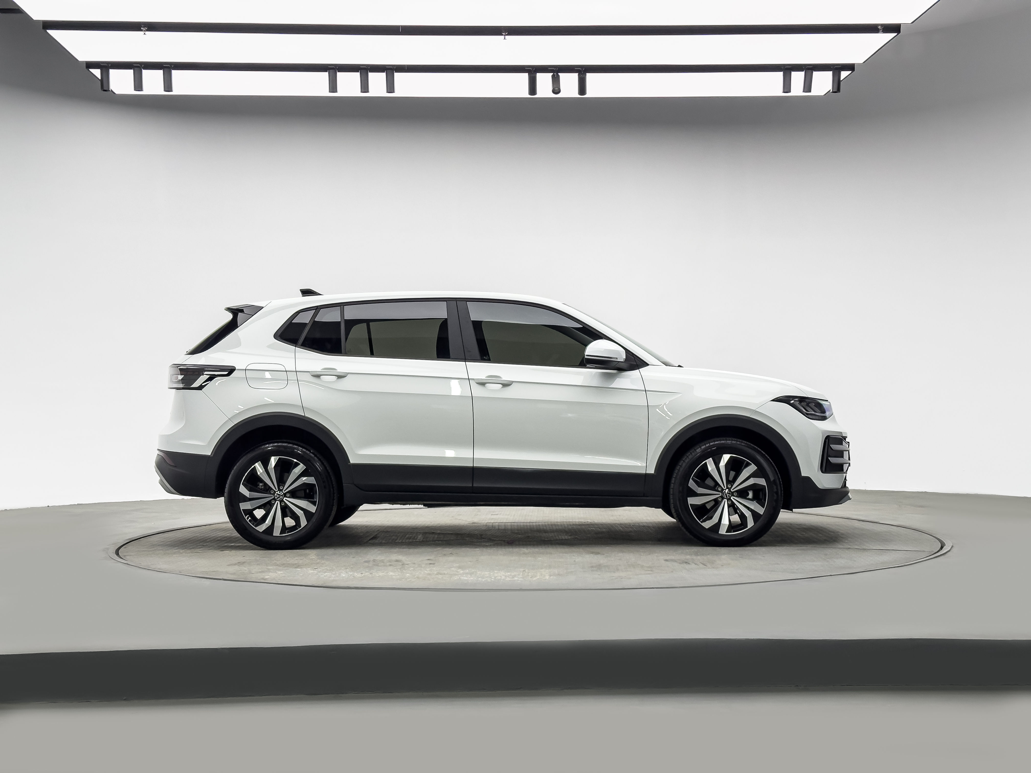 Volkswagen Tharu 2024 car image #7